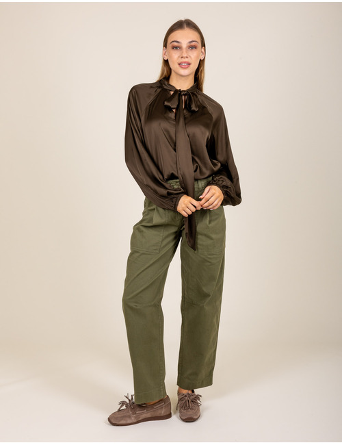 Blouse met strikkraag in bruin