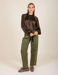 Blouse marron à col lavallière