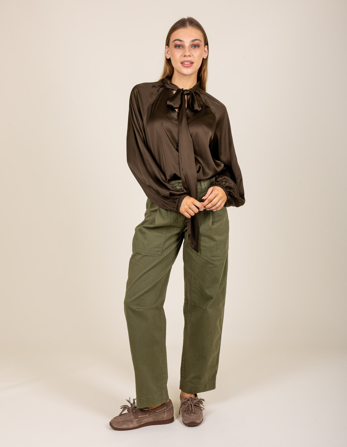 Blouse marron à col lavallière