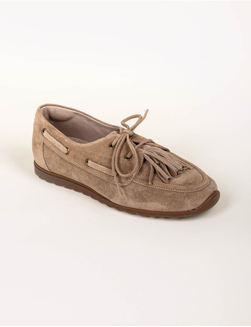Chaussures bateau en daim taupe avec franges