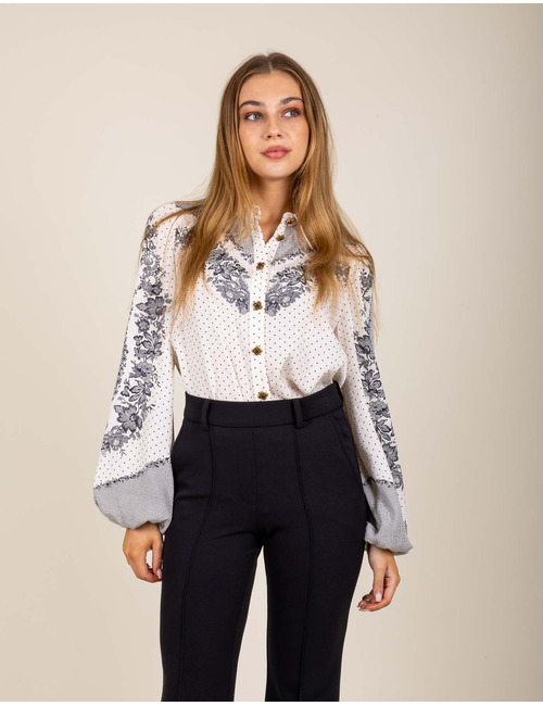 Jacquard satijnen bloes met bloemen en stippenprint
