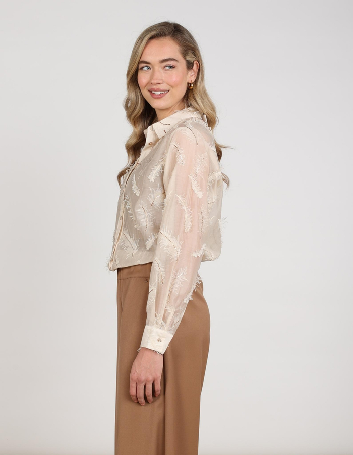 Aysha - blouse met verfijnde veerstructuur