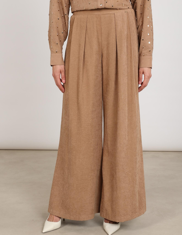 Nukus wijd camel