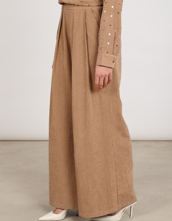 Nukus wijd camel