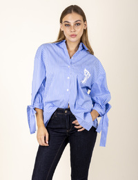 Gestreepte blauwe blouse met strikdetails aan de mouwen