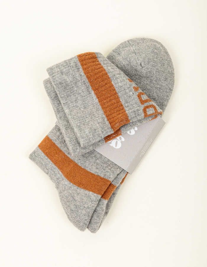Chaussettes sportives avec rayures et détail 