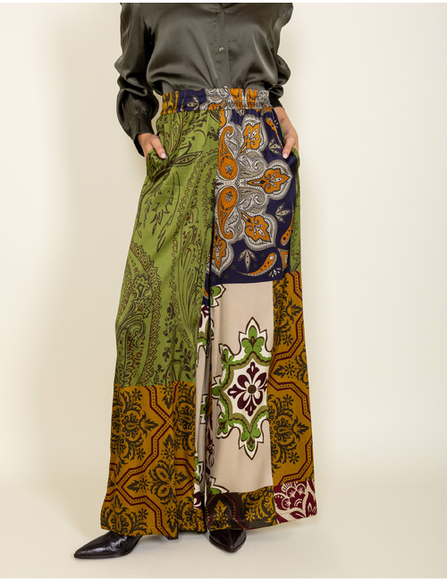 Broek met wijde pijpen en patchworkprint kaki