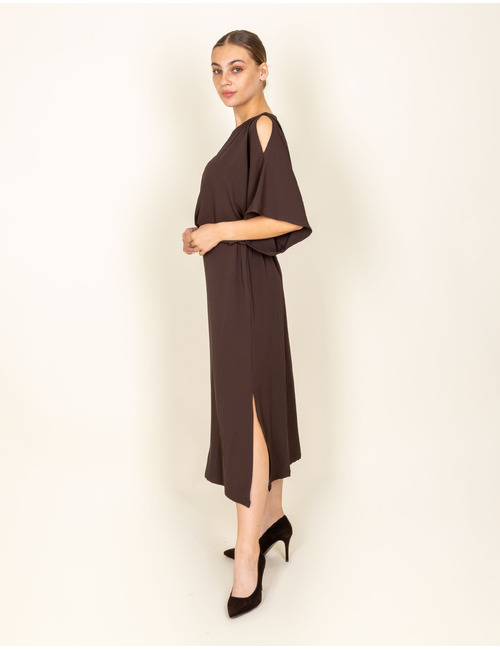 Kate - jurk met elegante open schouders in chocoladebruin