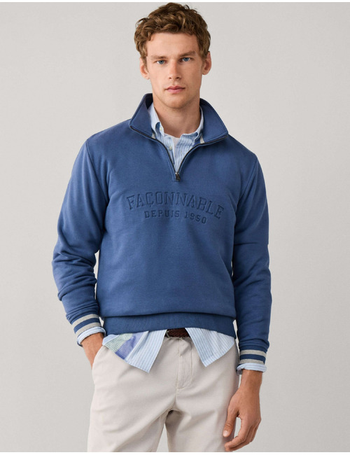 Debossed branding quarter zip pull met ritssluiting
