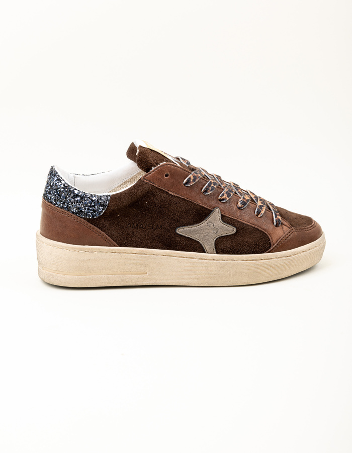 Sportieve leren sneakers met stijlvolle bruine accenten