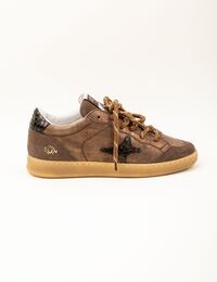 Sneakers rétro avec détails bleus