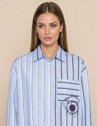 Birgit - bloes met strepen en borduursel blauw