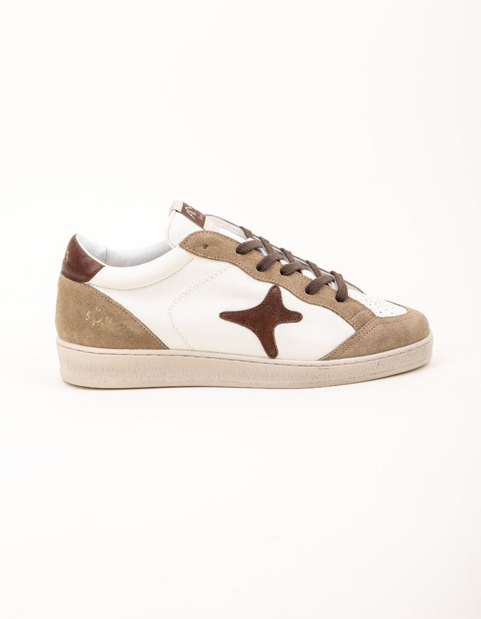 Ama Brand sneakers ng