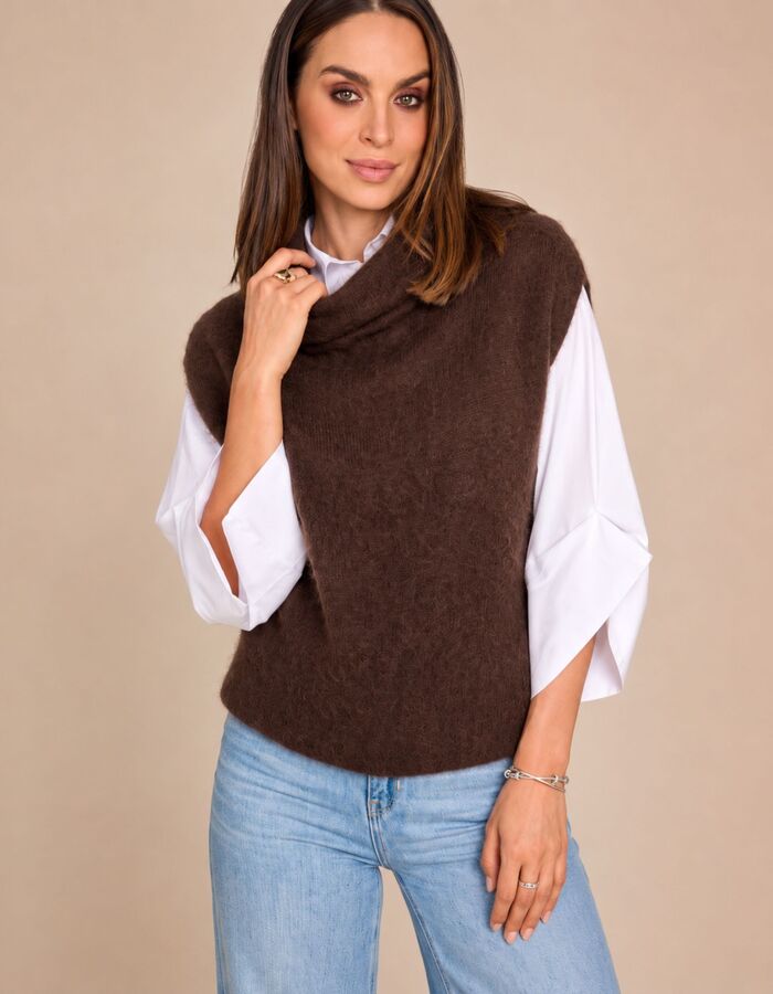 Tulip - mouwloze pull met rolkraag bruin