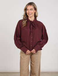 Alexandra - bloes met strikdetail cherry