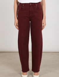 Petra - Barrel jeans met gewassen afwerking rood