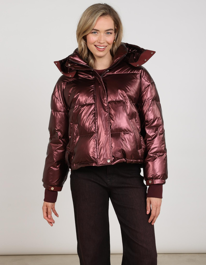 Nukus donsjas rood