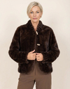 Albane - veste en fausse fourrure à boutons brune
