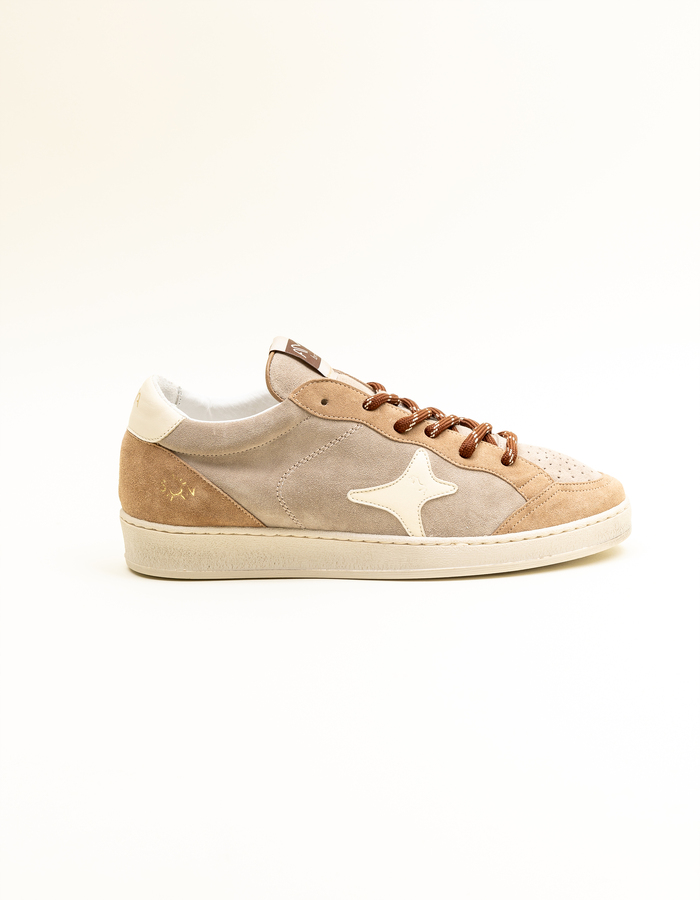 Ama Brand sneakers ng