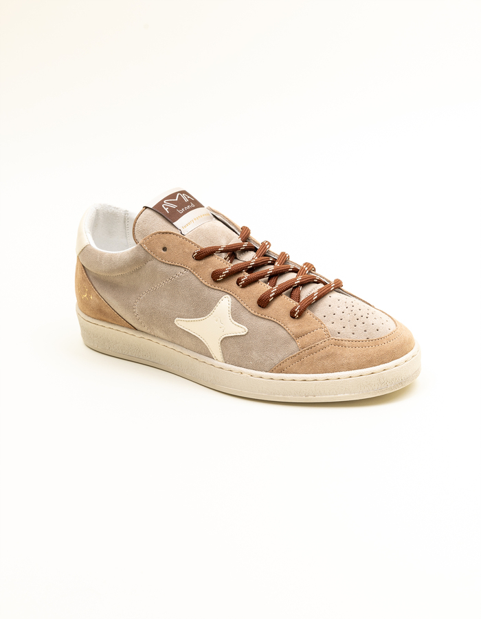 Ama Brand sneakers ng