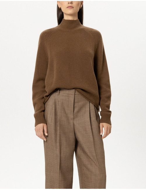 Luisa Cerano pull camel