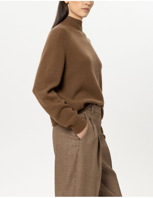 Luisa Cerano pull camel