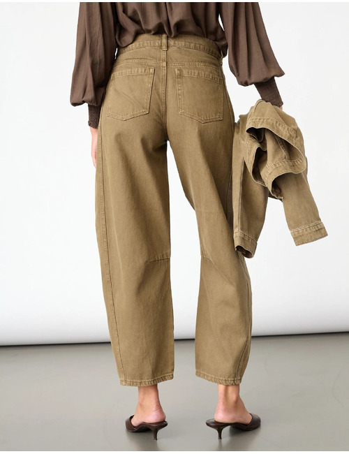 Fiora-barrel2 - barreljeans met wassing olijfgroen