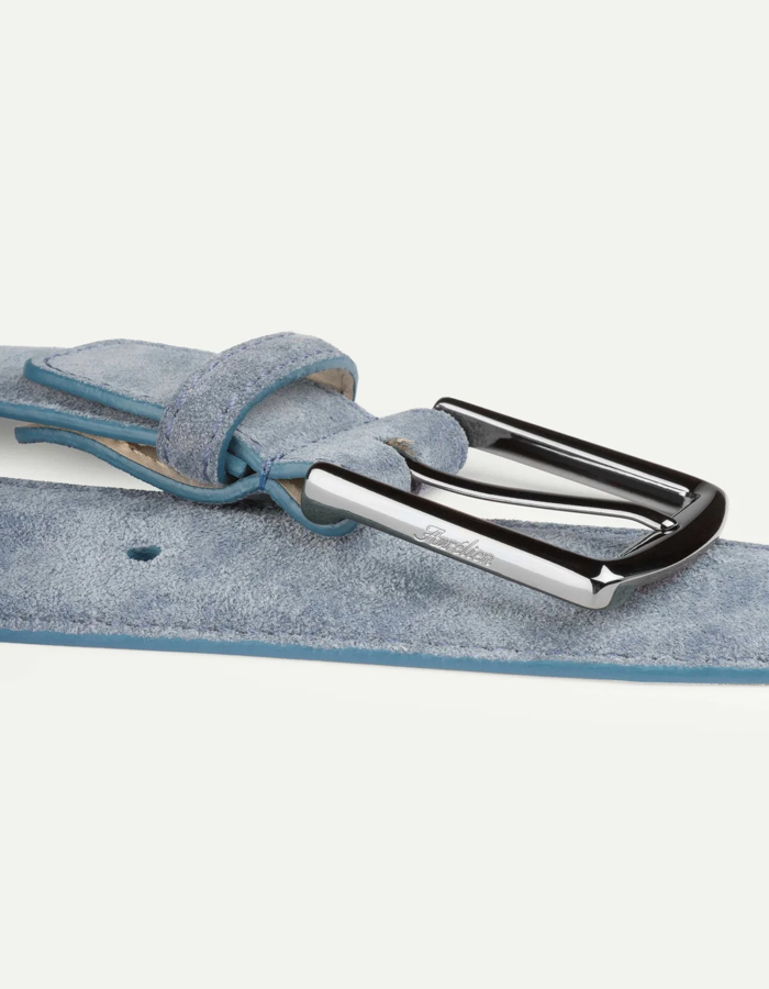 Lichtblauwe suède riem met gunmetal gesp
