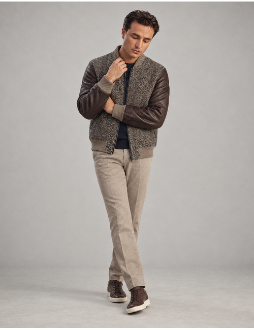 Kelly jas met gebreide structuur en contrasterende mouwen taupe