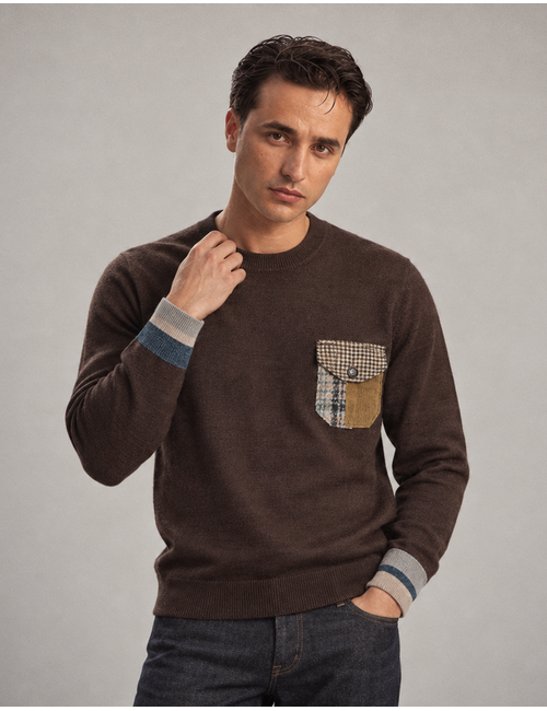 Clive trui met patchwork borstzak donkerbruin