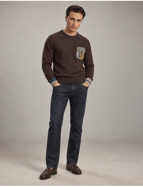 Clive trui met patchwork borstzak donkerbruin