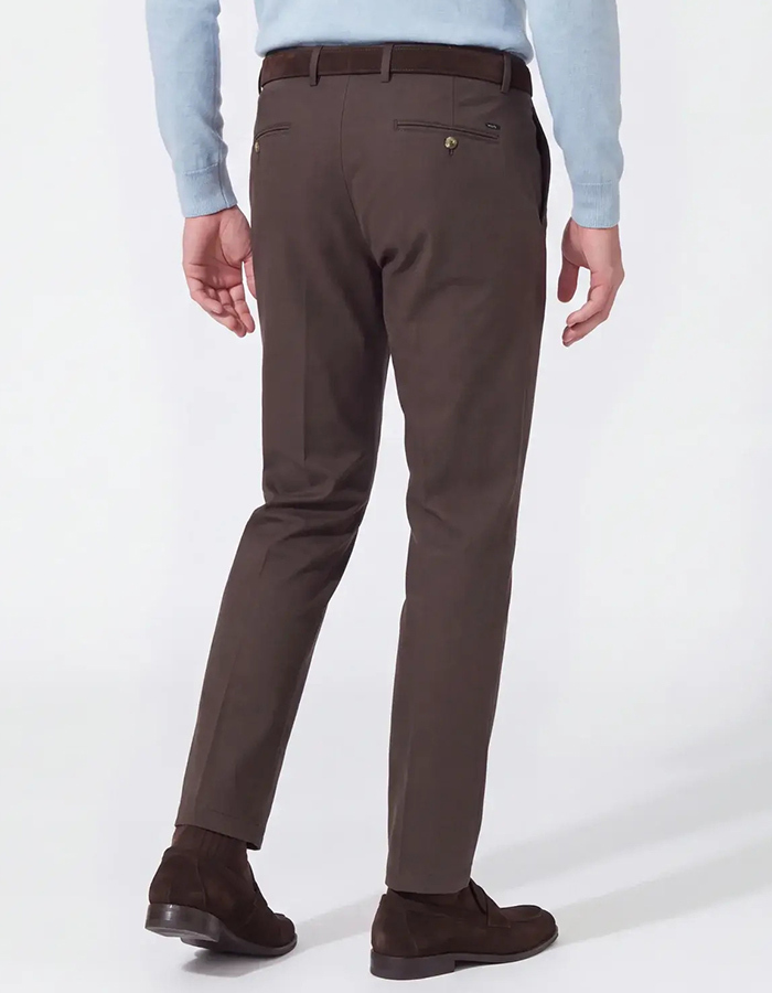 Taura slim fit chino met comfort stretch donkerbruin