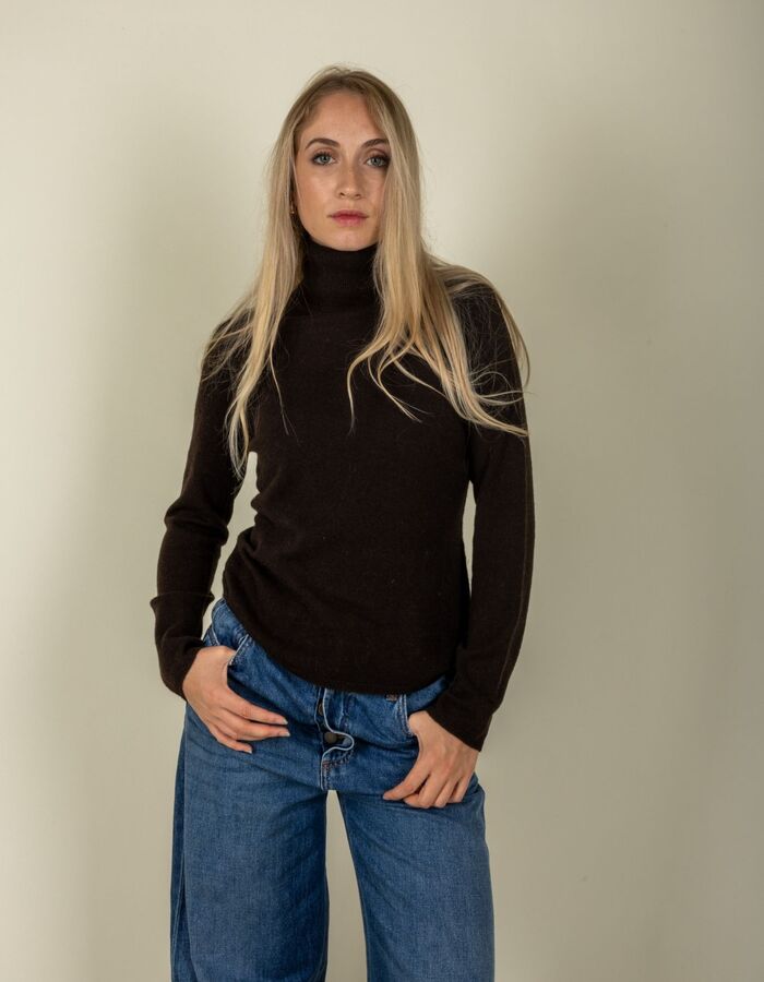Esthème O. pull bruin