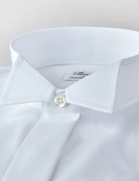 Fitted Body wit smokinghemd in twill met wing collar en Franse manchetten