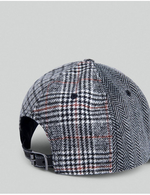 Hackett pet